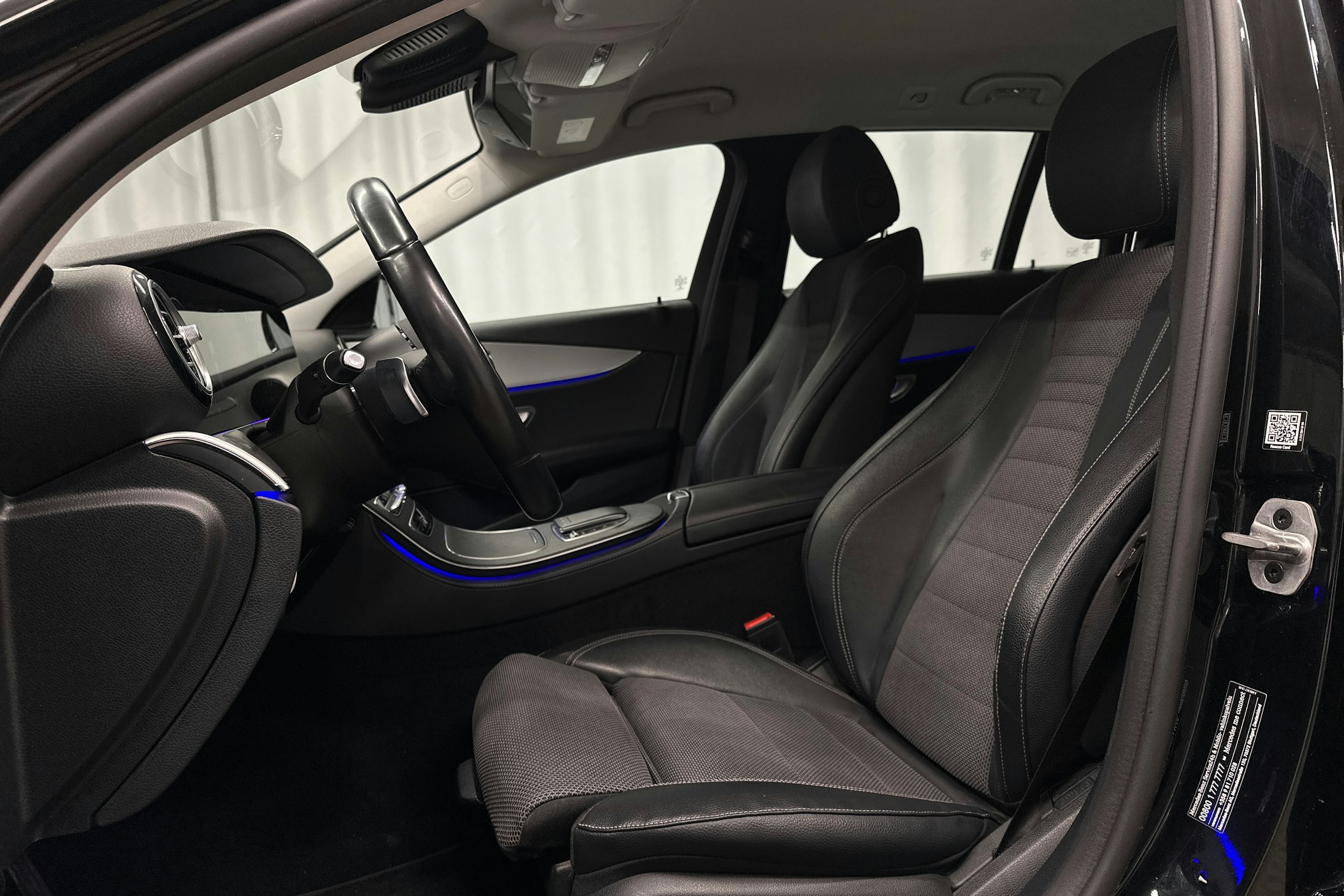 musta Mercedes-Benz E 2021 kuva 18.