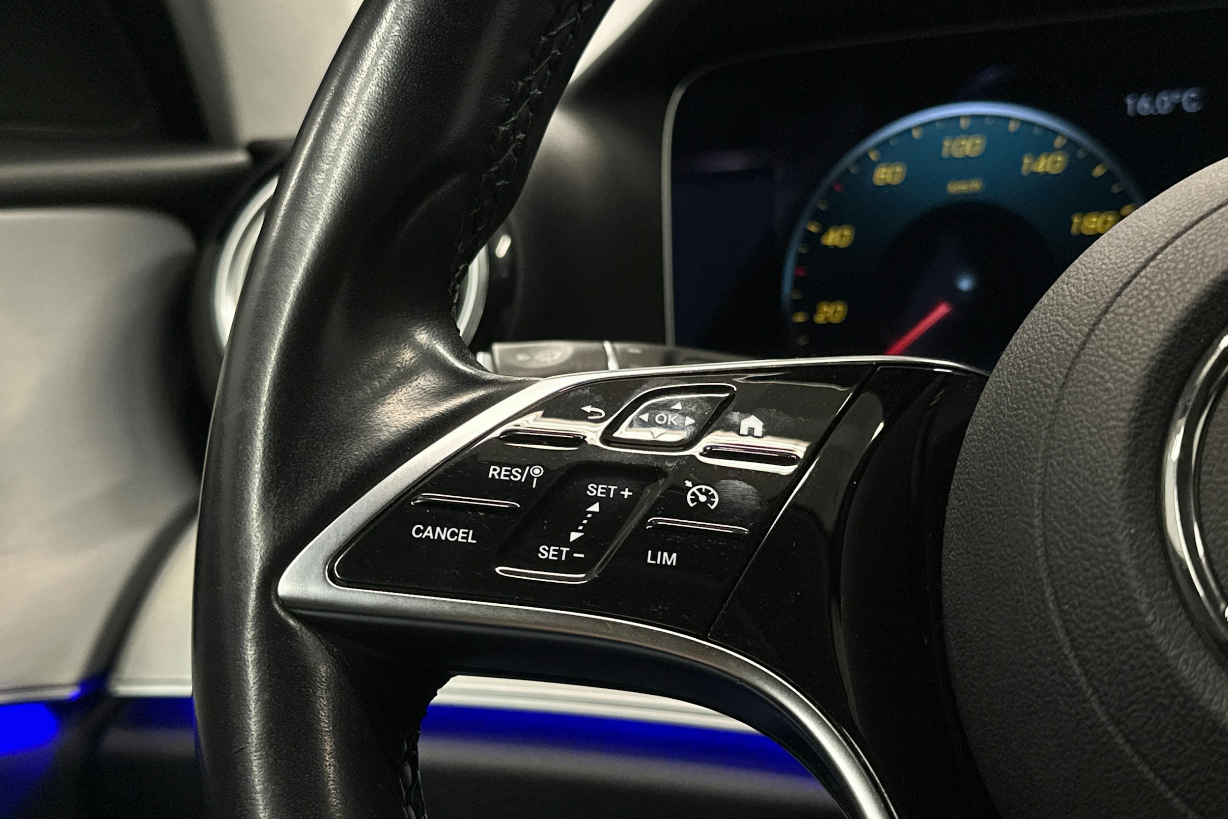 musta Mercedes-Benz E 2021 kuva 20.