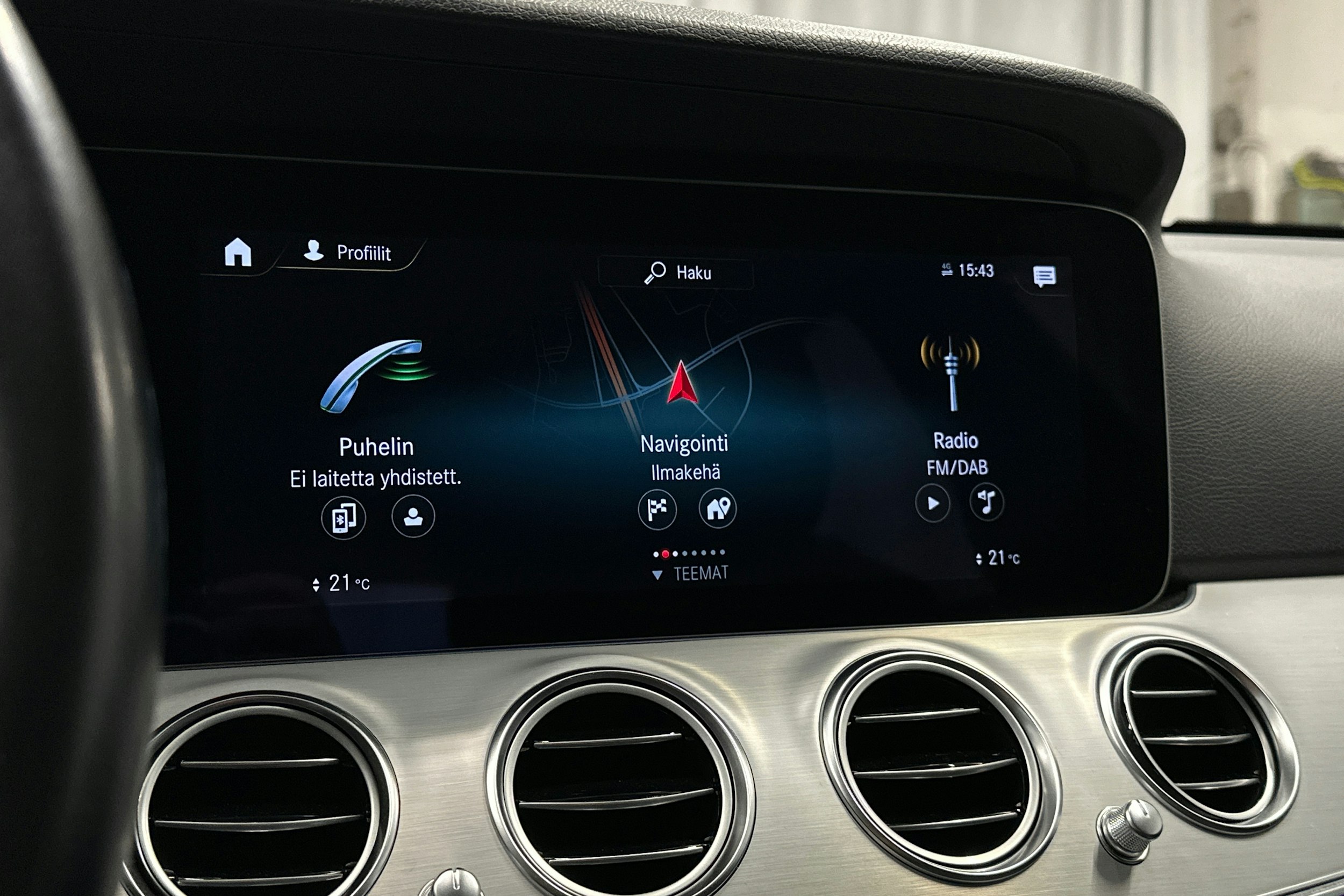 musta Mercedes-Benz E 2021 kuva 23.