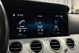 musta Mercedes-Benz E 2021 kuva 23.