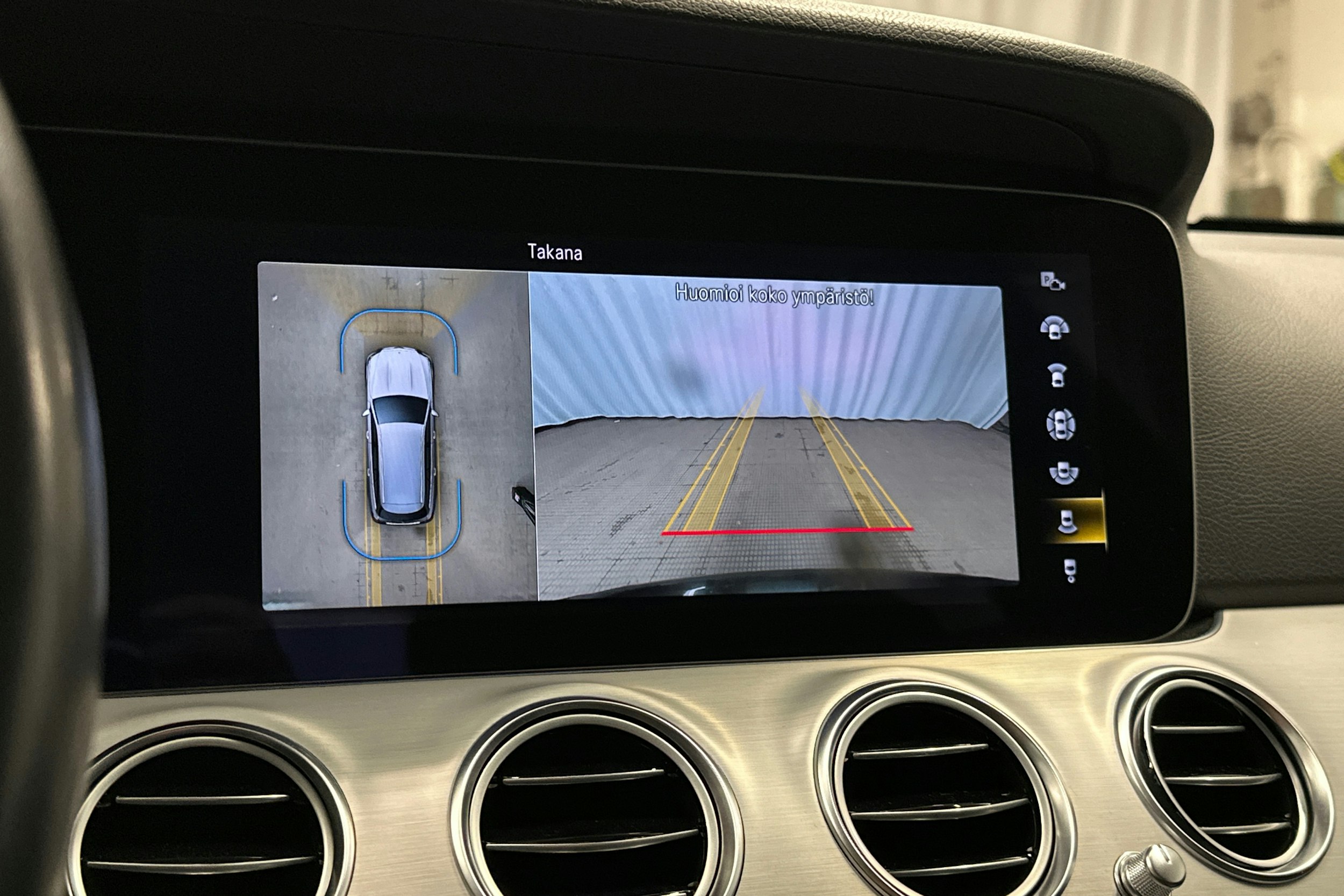 musta Mercedes-Benz E 2021 kuva 24.