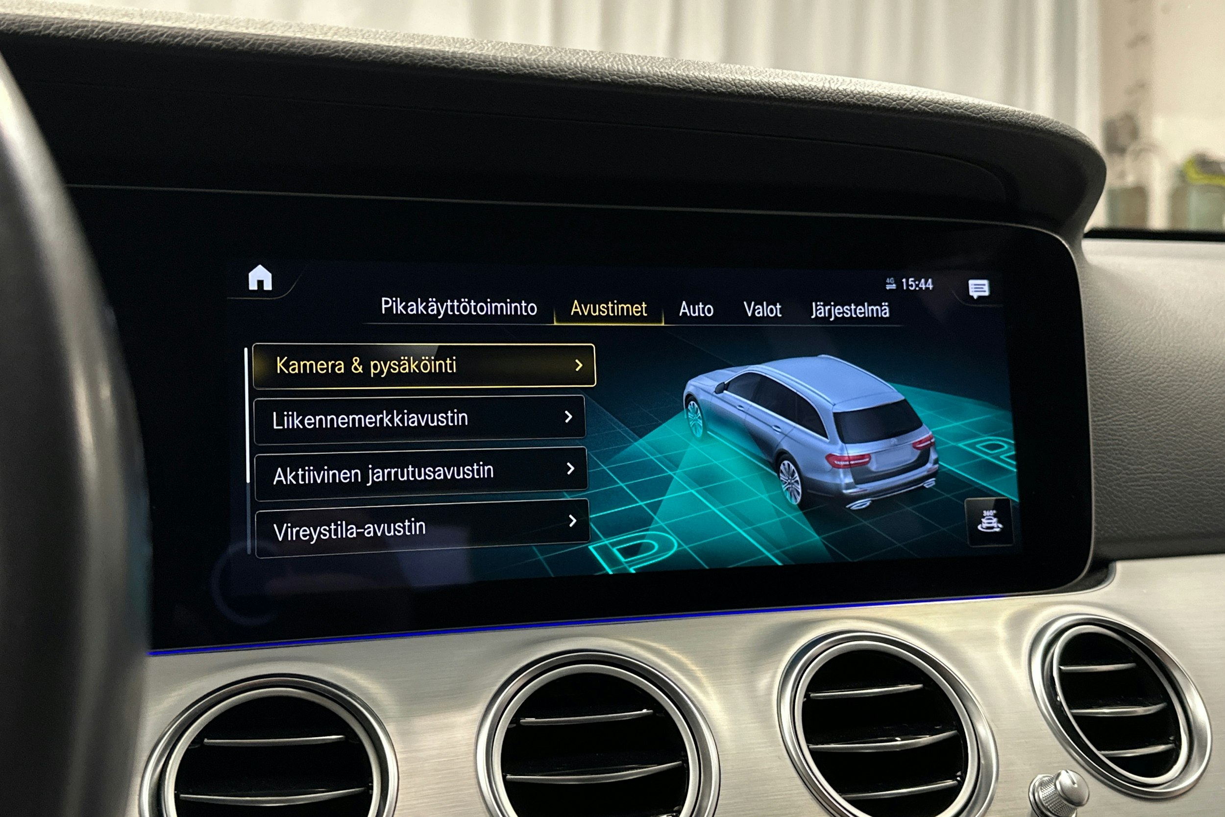 musta Mercedes-Benz E 2021 kuva 26.