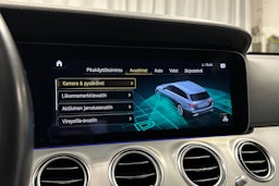 musta Mercedes-Benz E 2021 kuva 26.