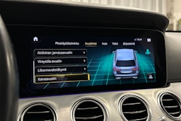 musta Mercedes-Benz E 2021 kuva 27.