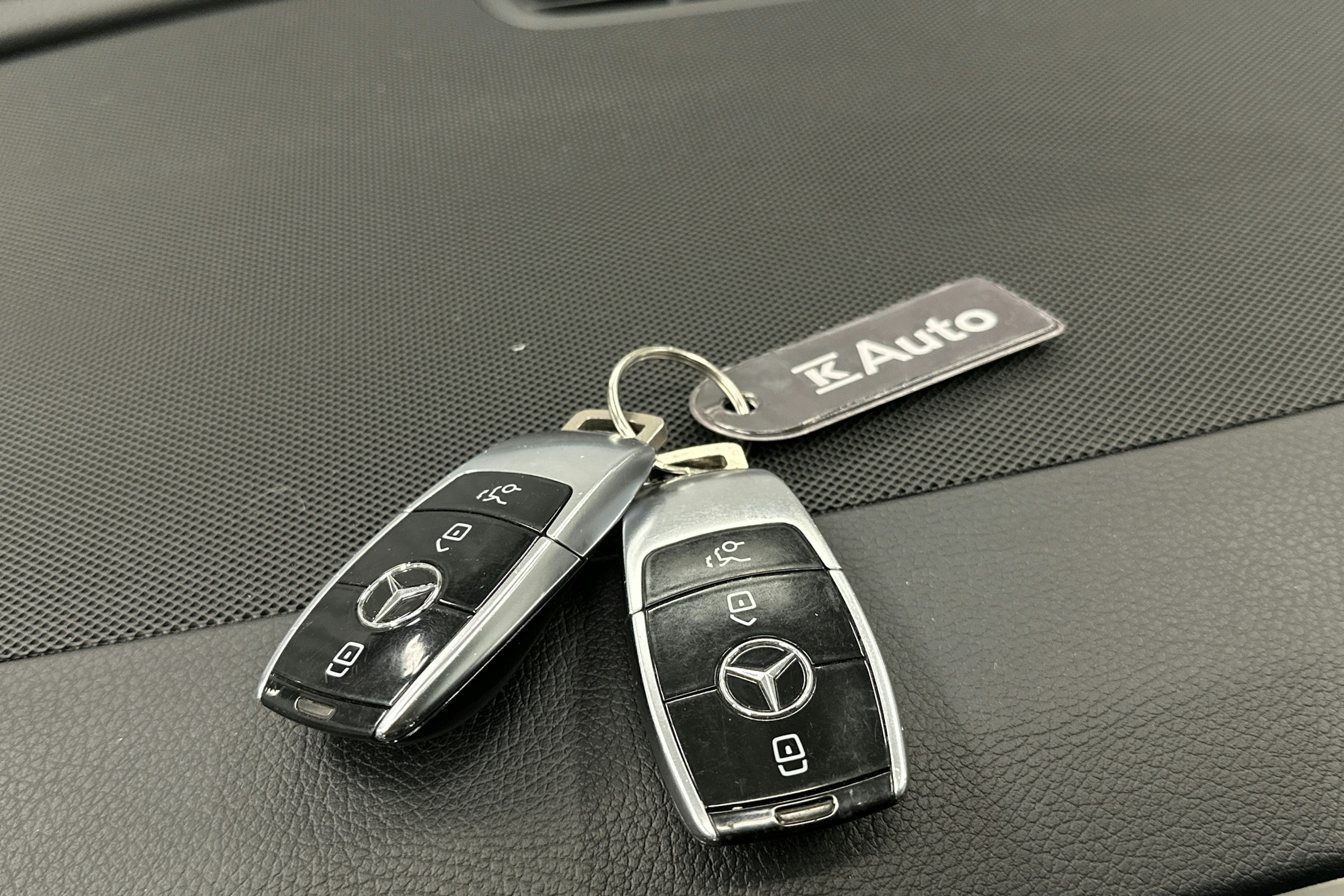 musta Mercedes-Benz E 2021 kuva 28.