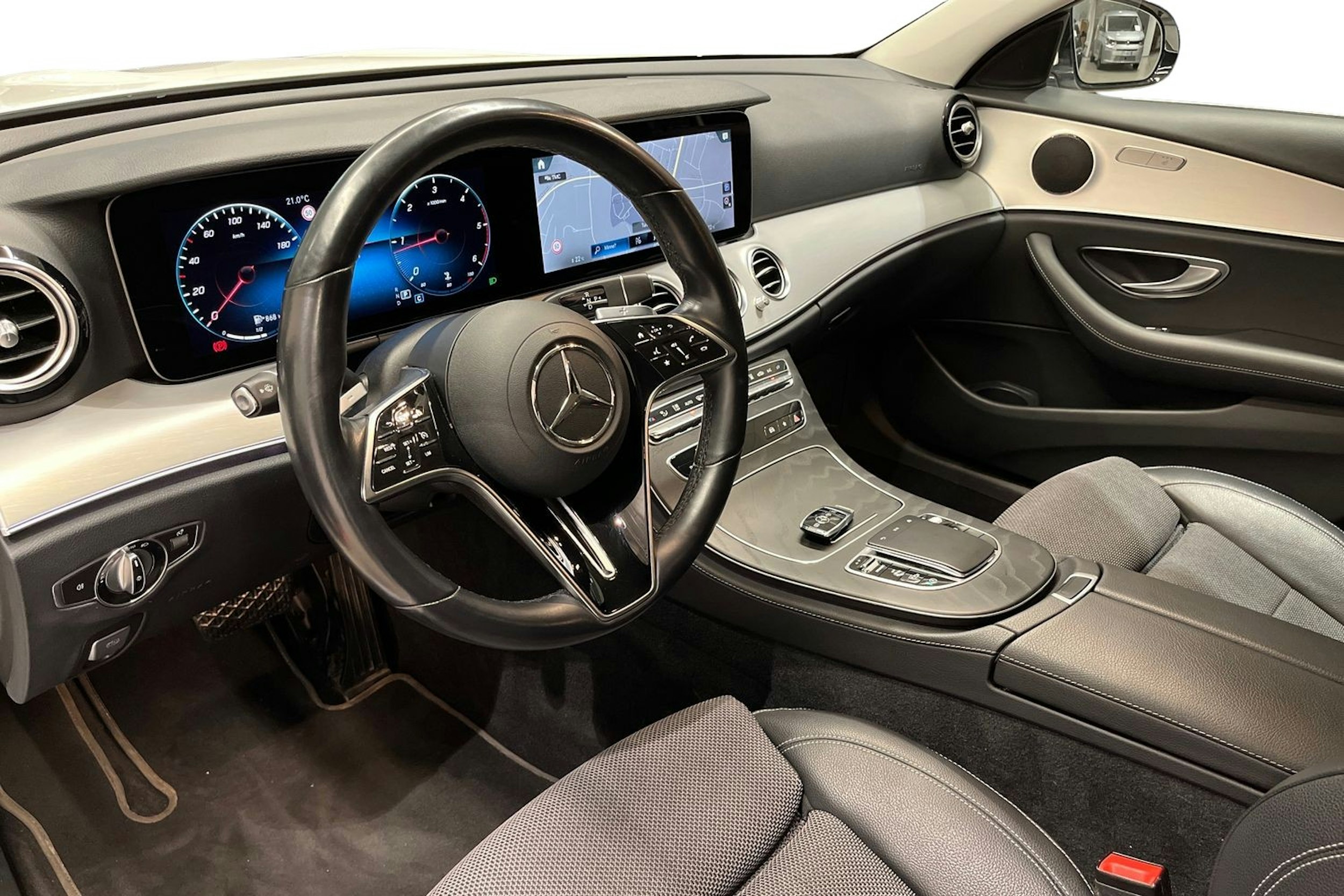 valkoinen Mercedes-Benz E 2021 kuva 7.