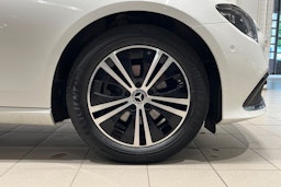 valkoinen Mercedes-Benz E 2021 kuva 13.