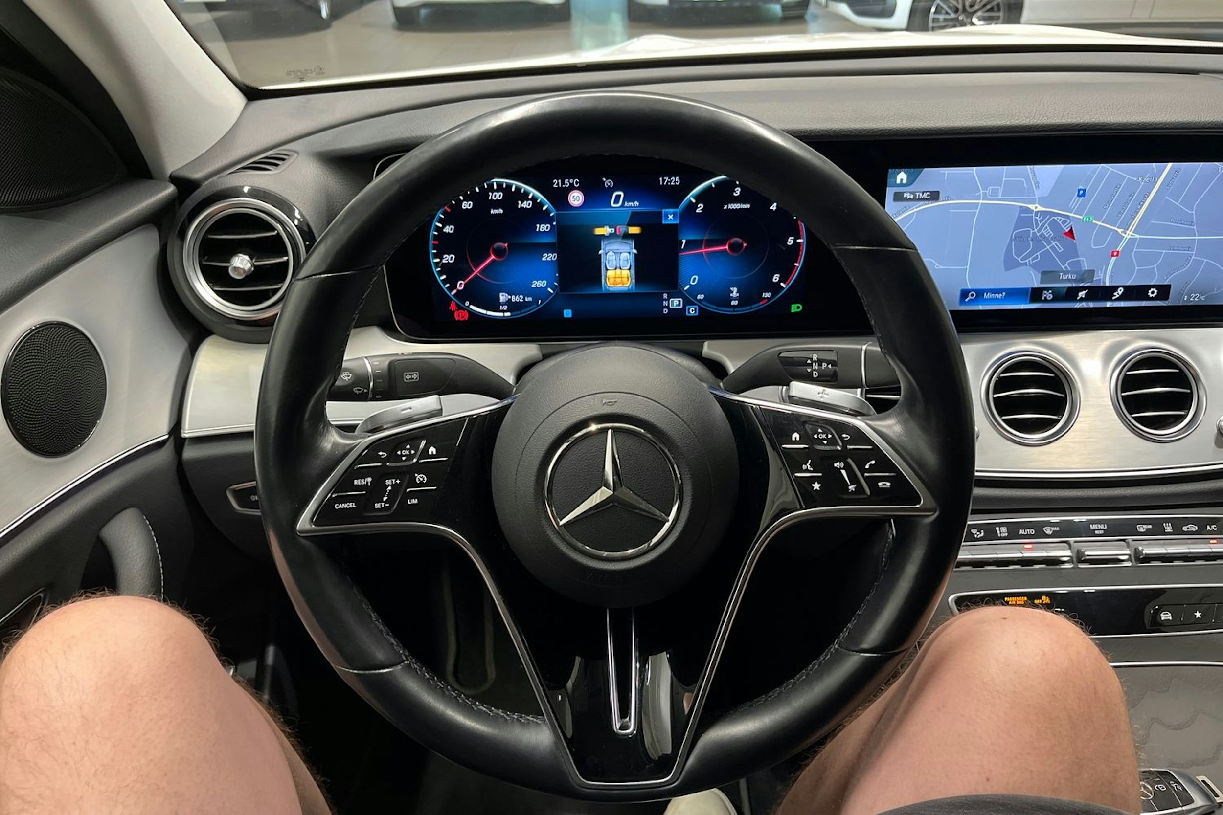 valkoinen Mercedes-Benz E 2021 kuva 14.