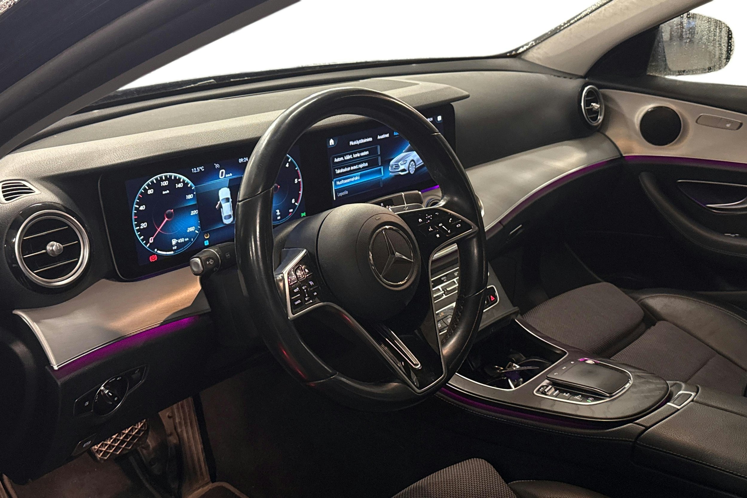 musta Mercedes-Benz E 2021 kuva 3.