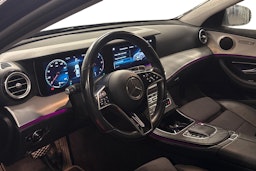 musta Mercedes-Benz E 2021 kuva 3.