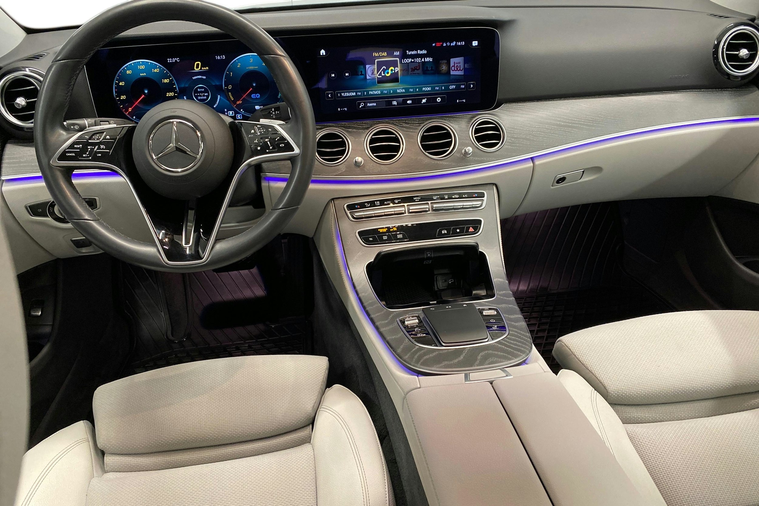 musta Mercedes-Benz E 2021 kuva 9.