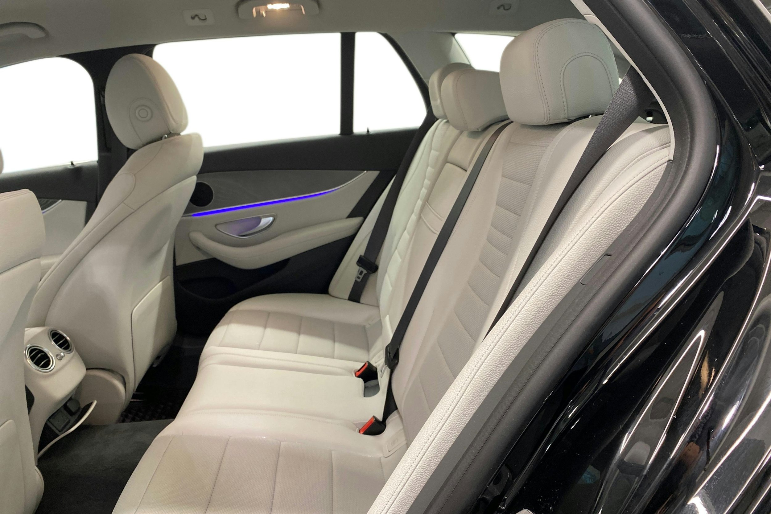 musta Mercedes-Benz E 2021 kuva 10.