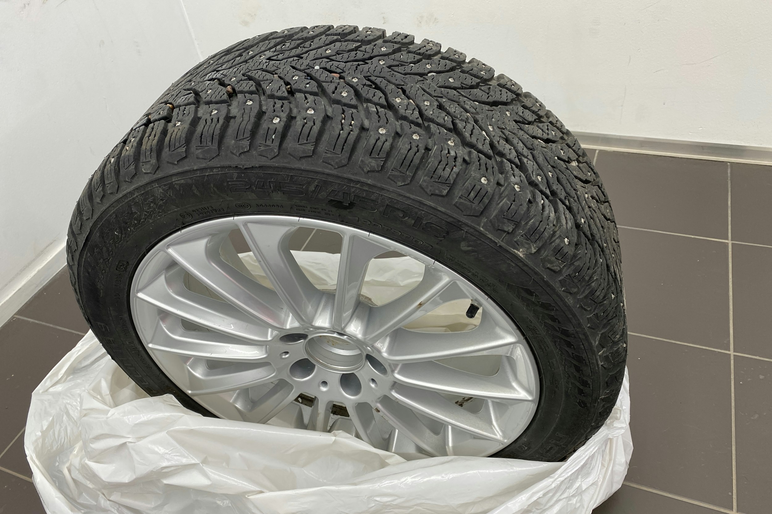 musta Mercedes-Benz E 2021 kuva 14.