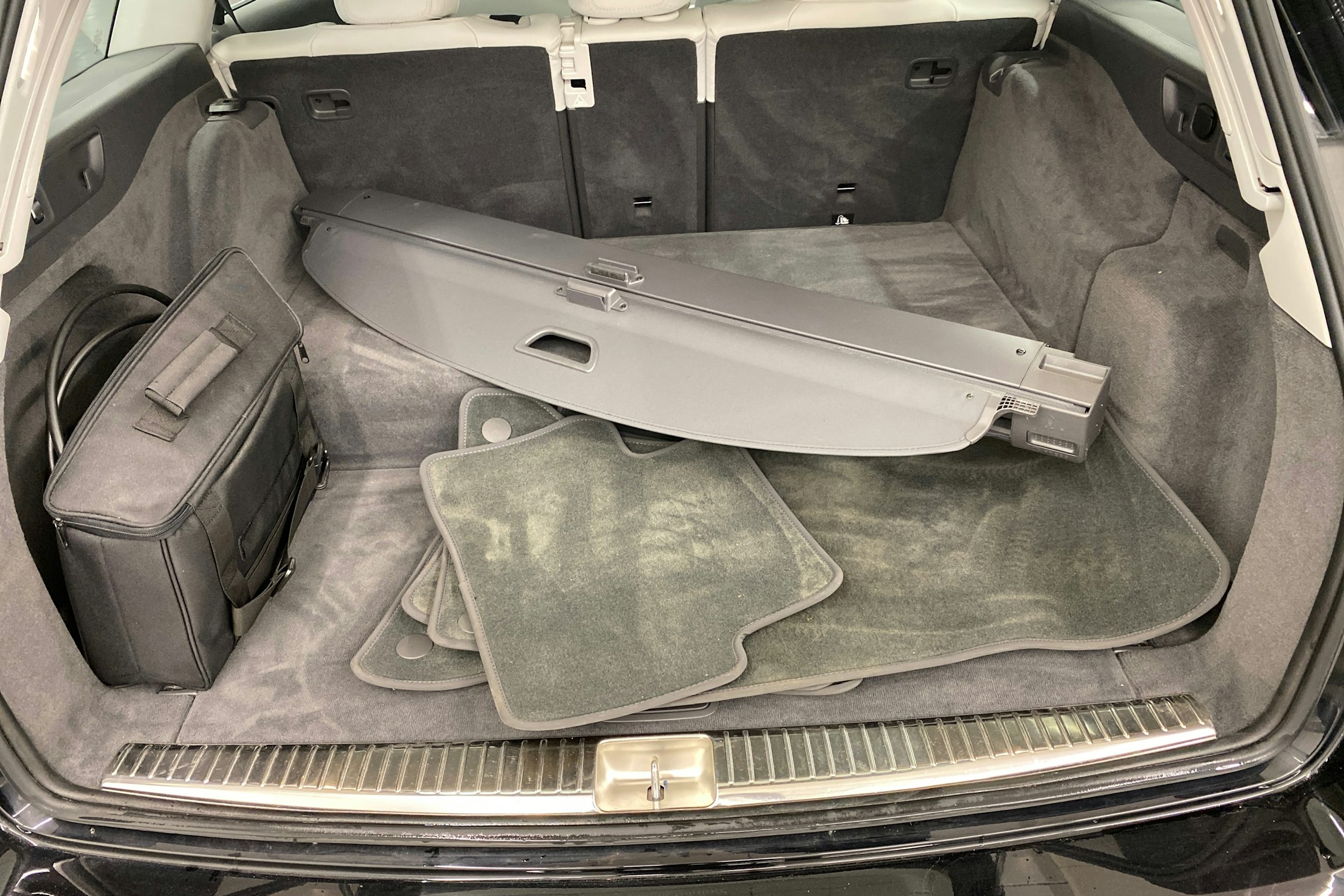 musta Mercedes-Benz E 2021 kuva 15.