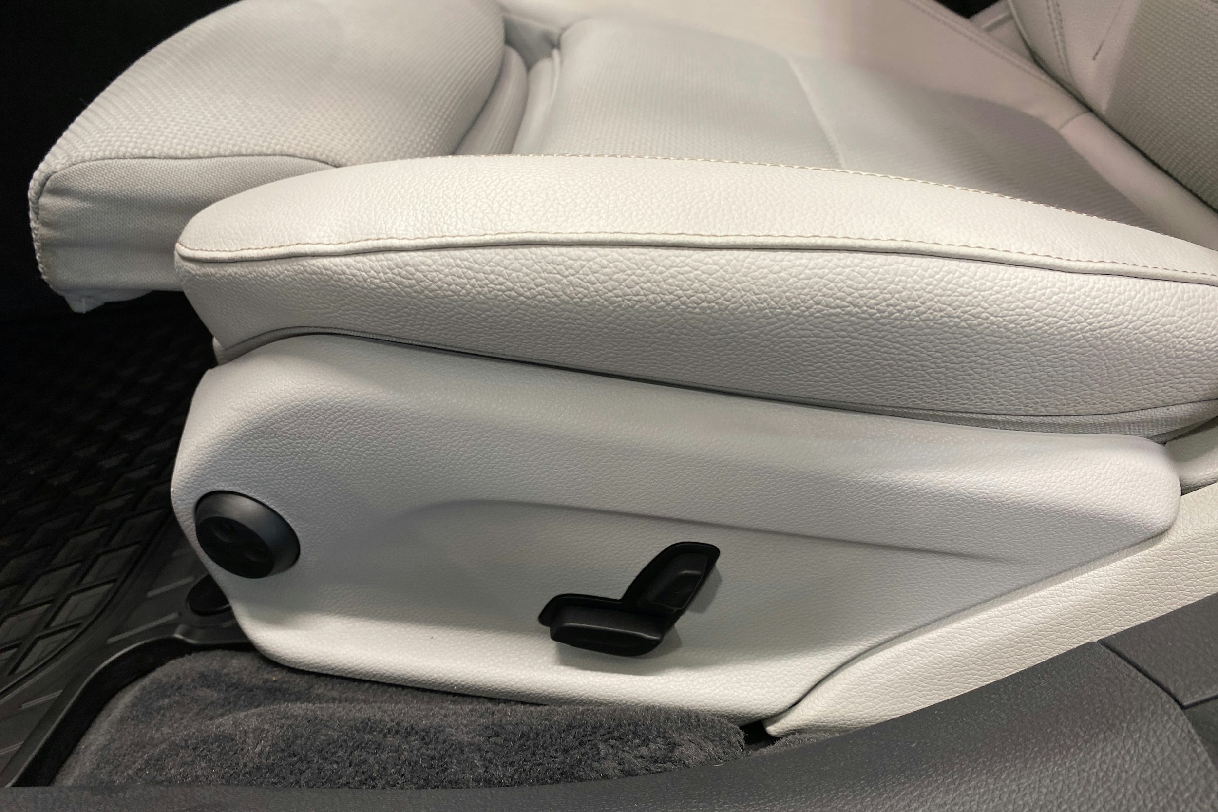 musta Mercedes-Benz E 2021 kuva 21.