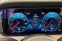 musta Mercedes-Benz E 2021 kuva 24.