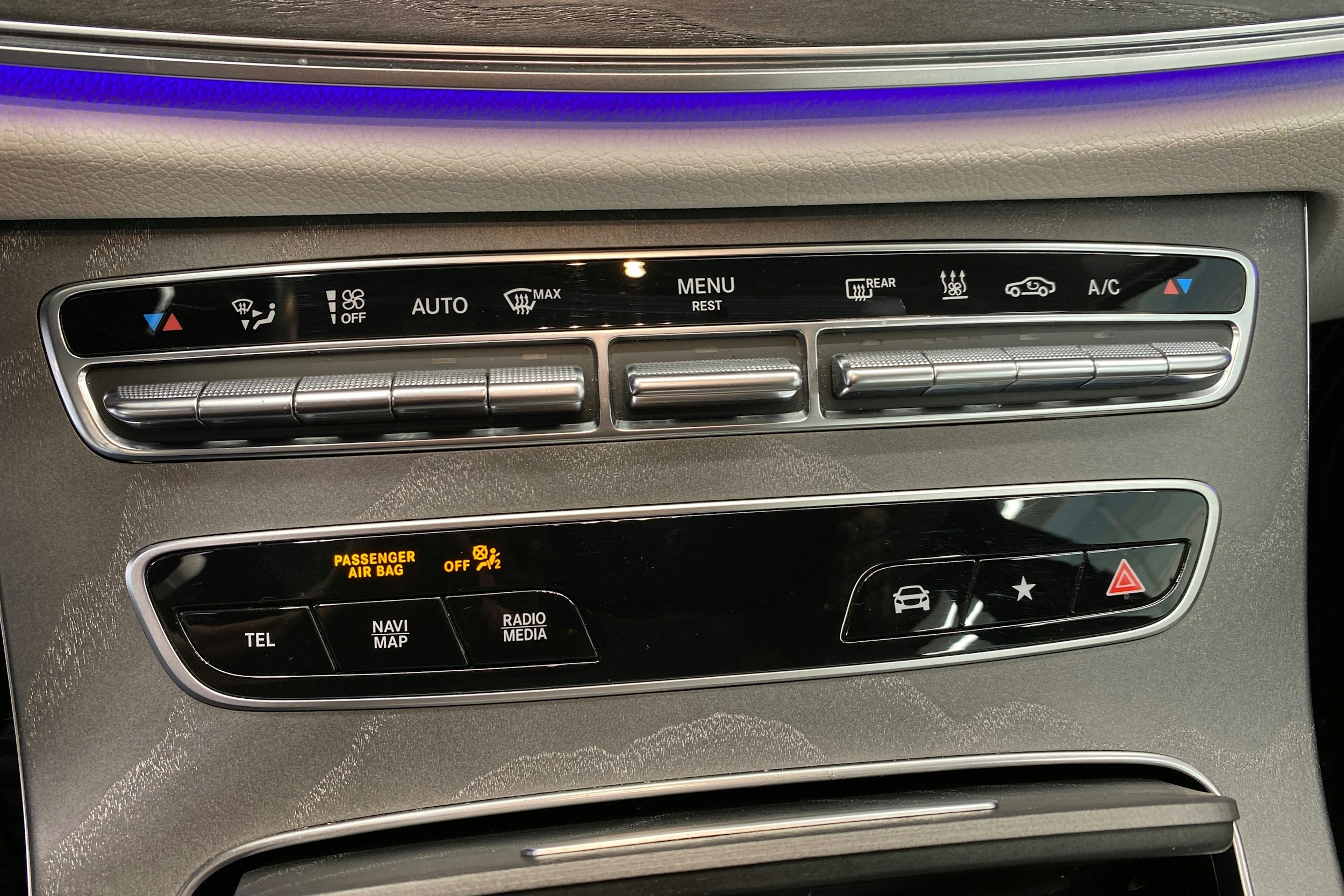 musta Mercedes-Benz E 2021 kuva 26.