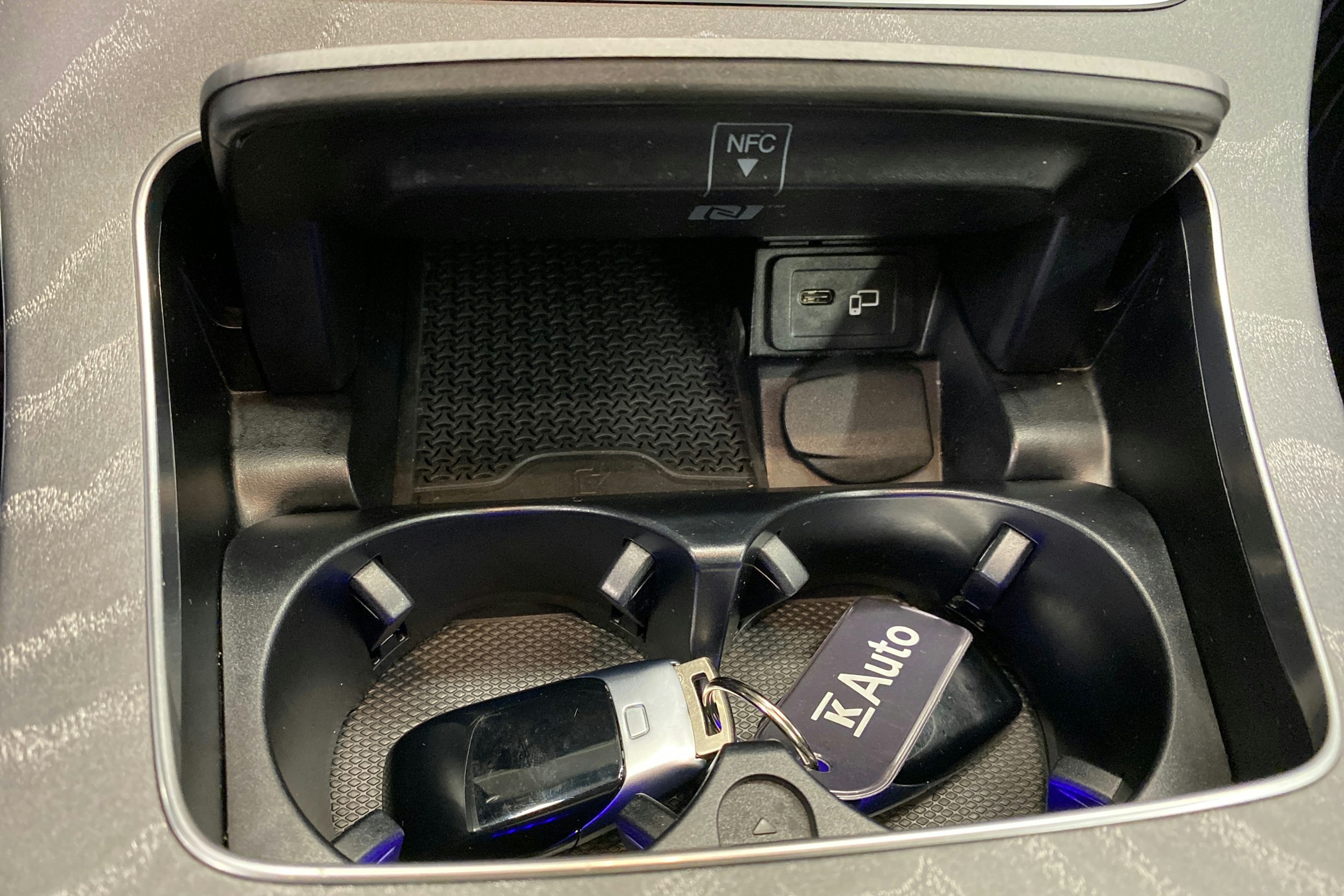 musta Mercedes-Benz E 2021 kuva 27.