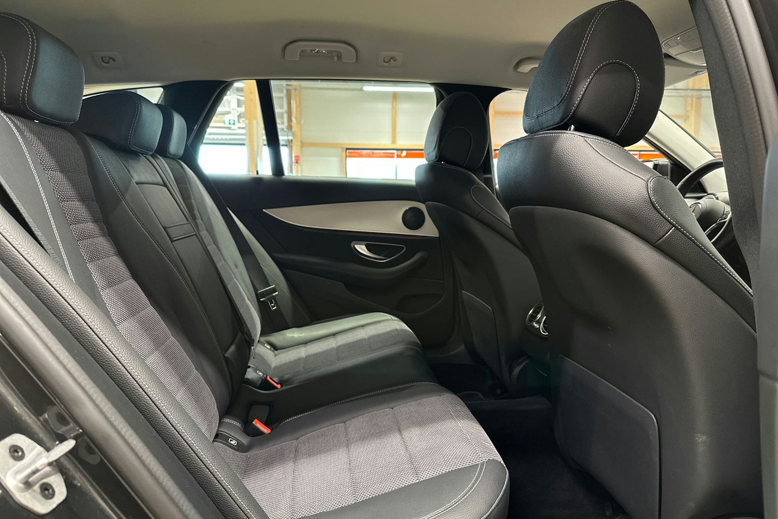 harmaa Mercedes-Benz E 2021 kuva 14.