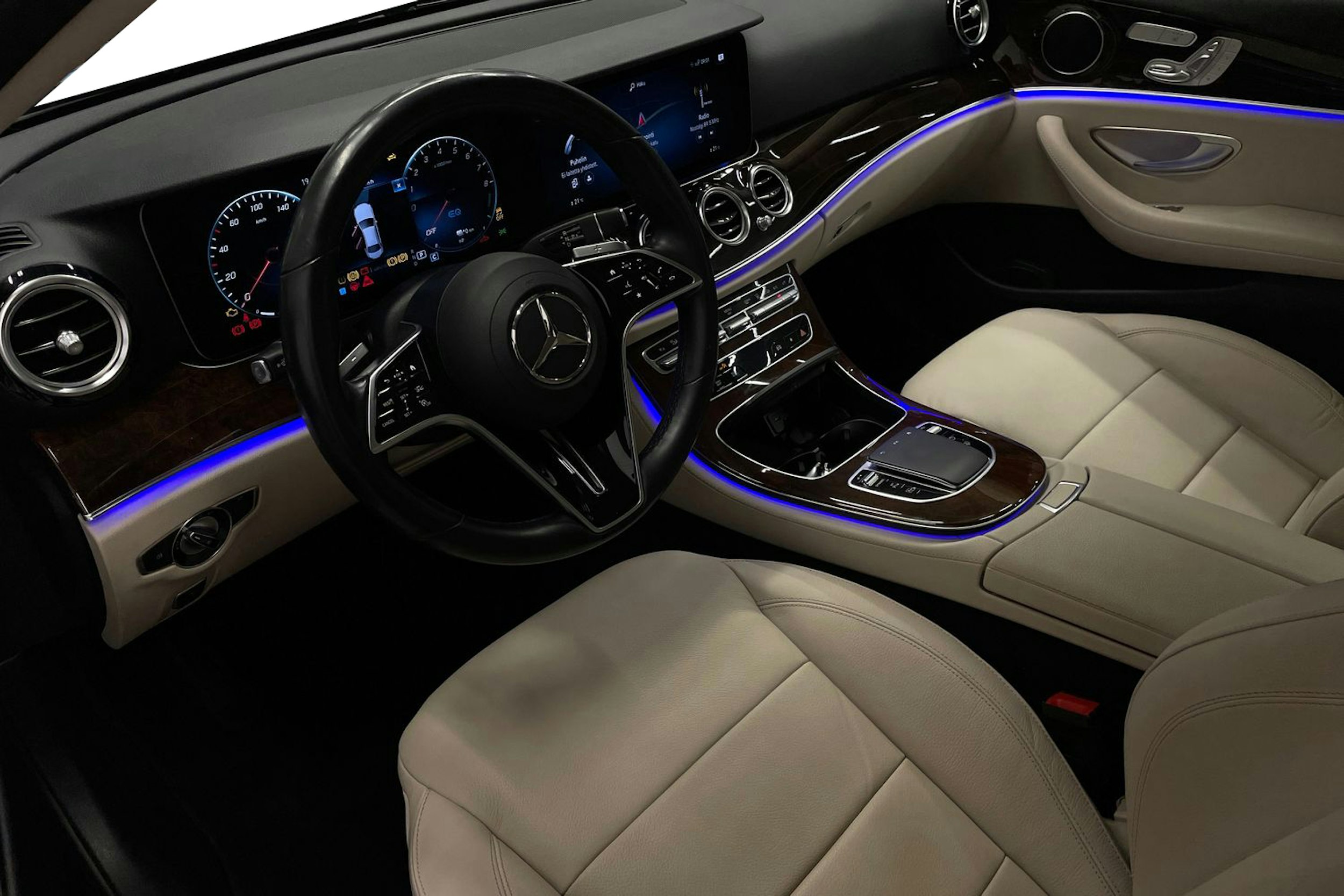 Musta Mercedes-Benz E 2021 kuva 7.