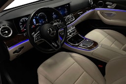 Musta Mercedes-Benz E 2021 kuva 7.