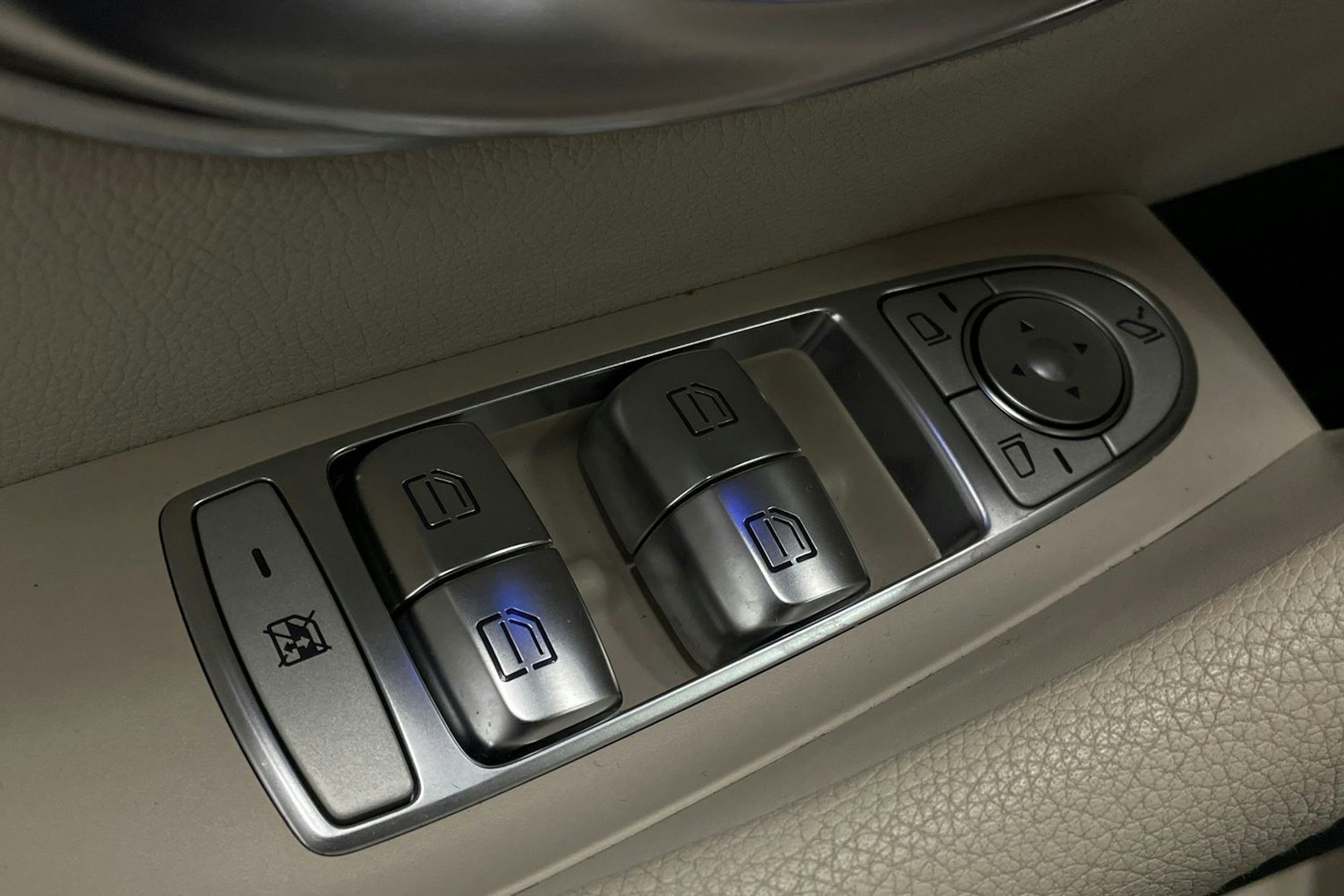 Musta Mercedes-Benz E 2021 kuva 14.