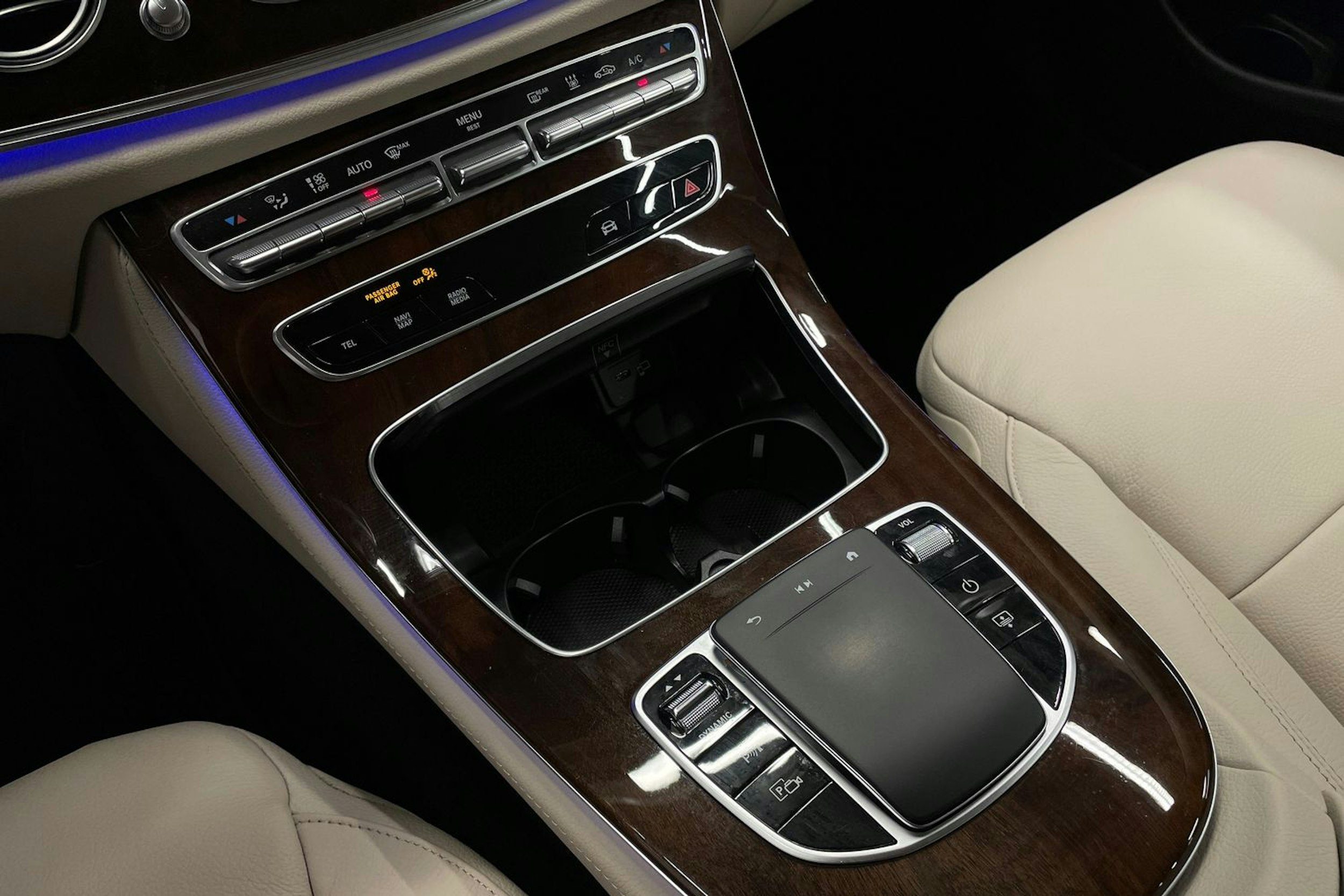 Musta Mercedes-Benz E 2021 kuva 19.