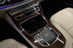 Musta Mercedes-Benz E 2021 kuva 19.