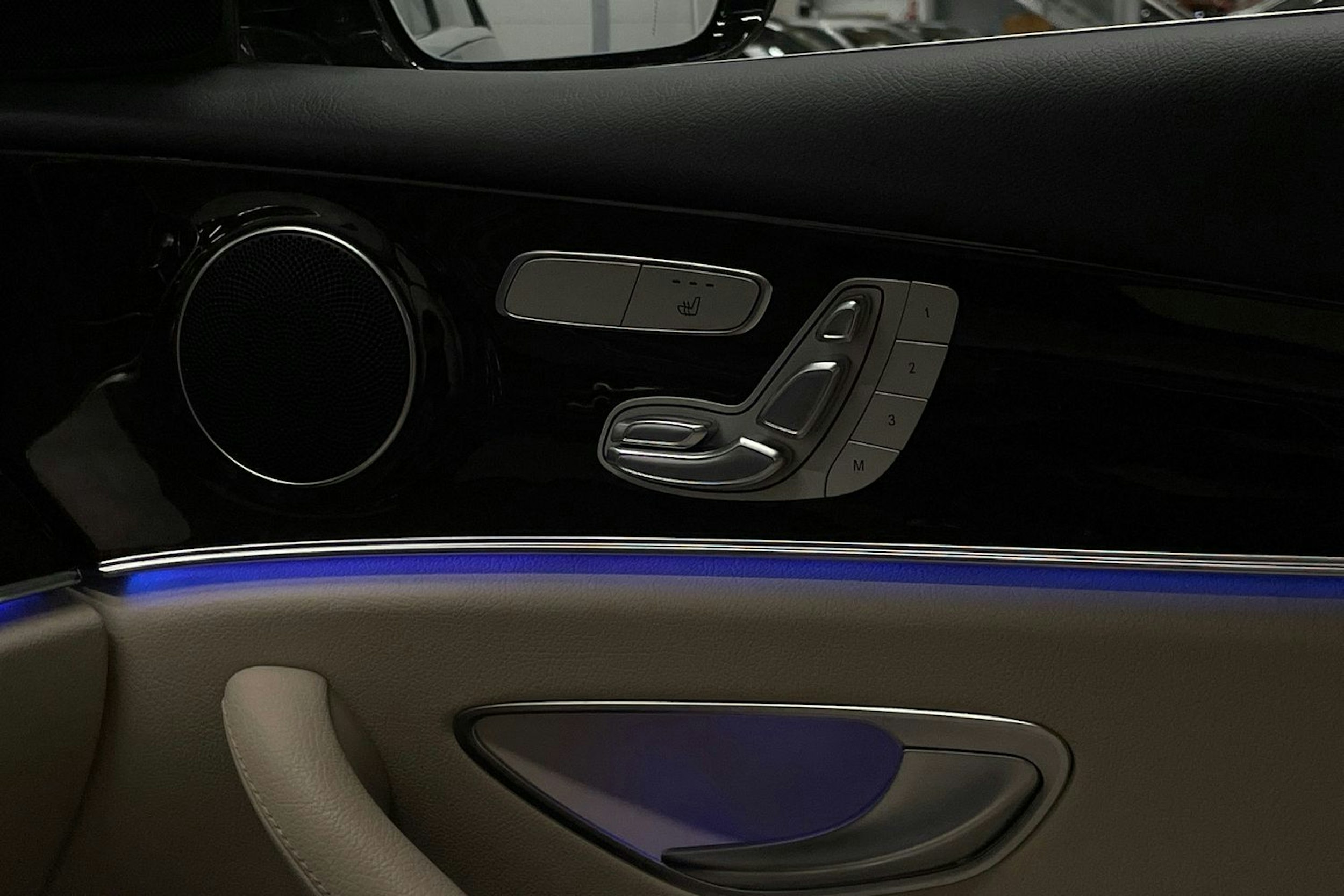 Musta Mercedes-Benz E 2021 kuva 22.