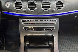 harmaa Mercedes-Benz E 2021 kuva 28.