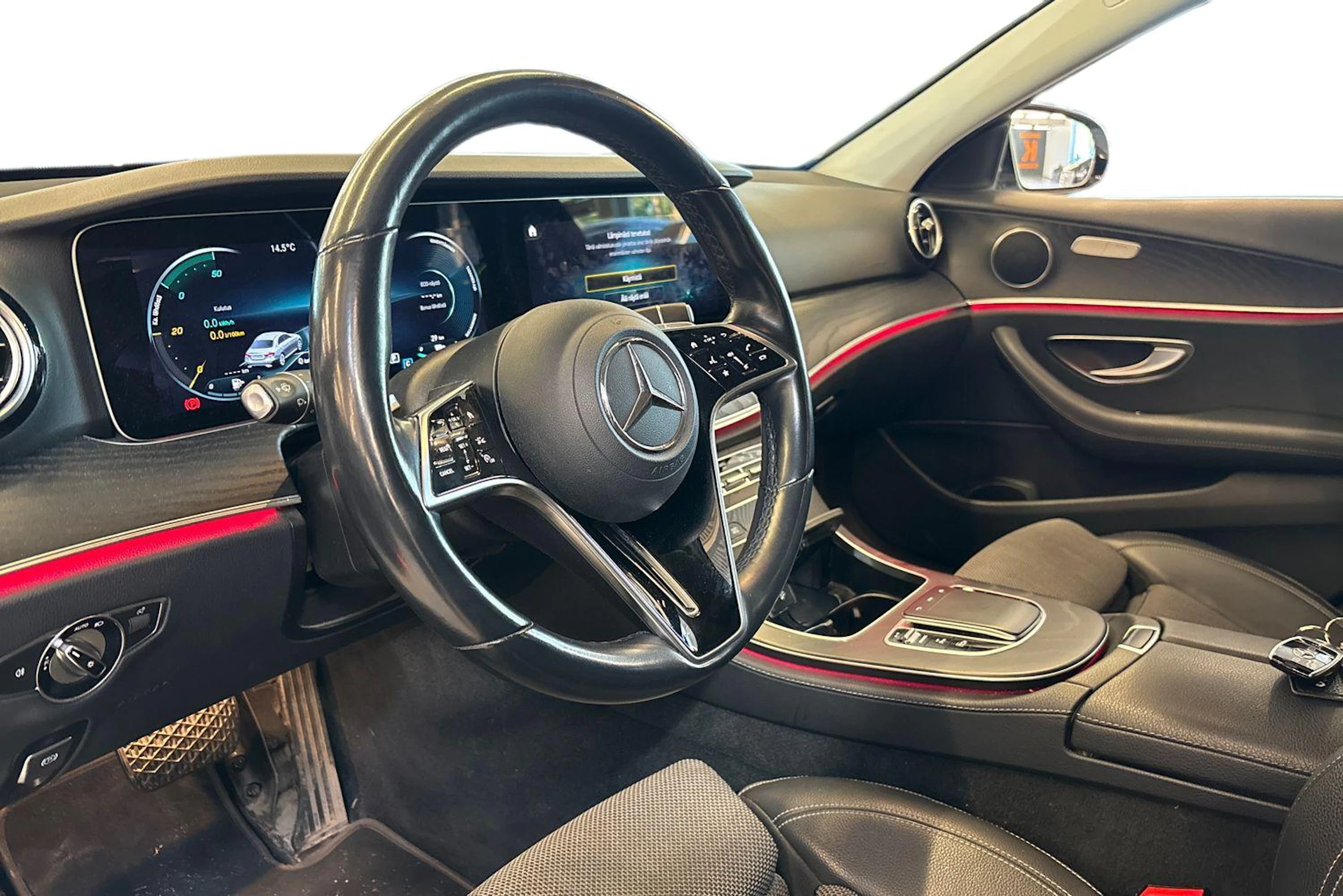 Valkoinen Mercedes-Benz E 2021 kuva 3.