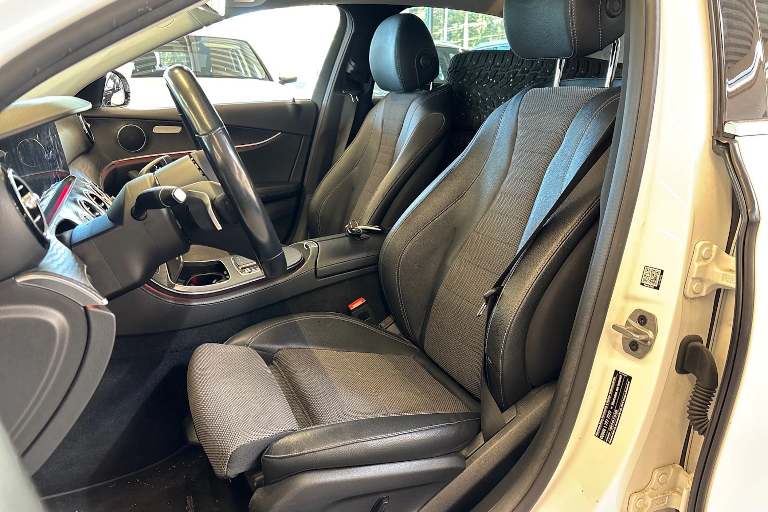 Valkoinen Mercedes-Benz E 2021 kuva 4.
