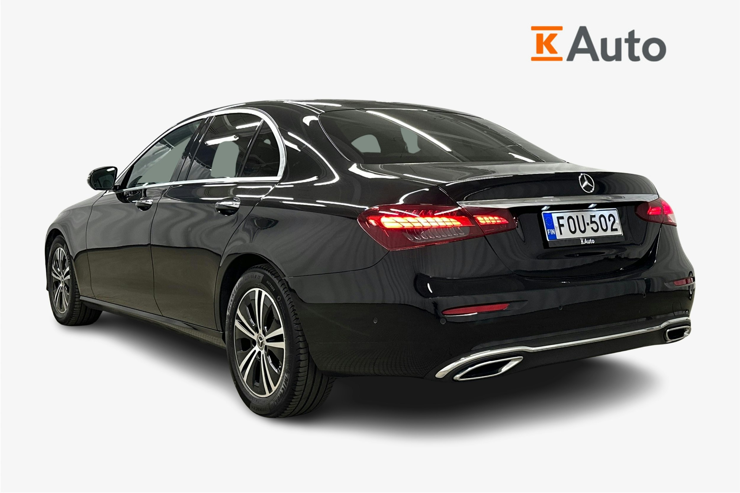 musta Mercedes-Benz E 2021 kuva 4.