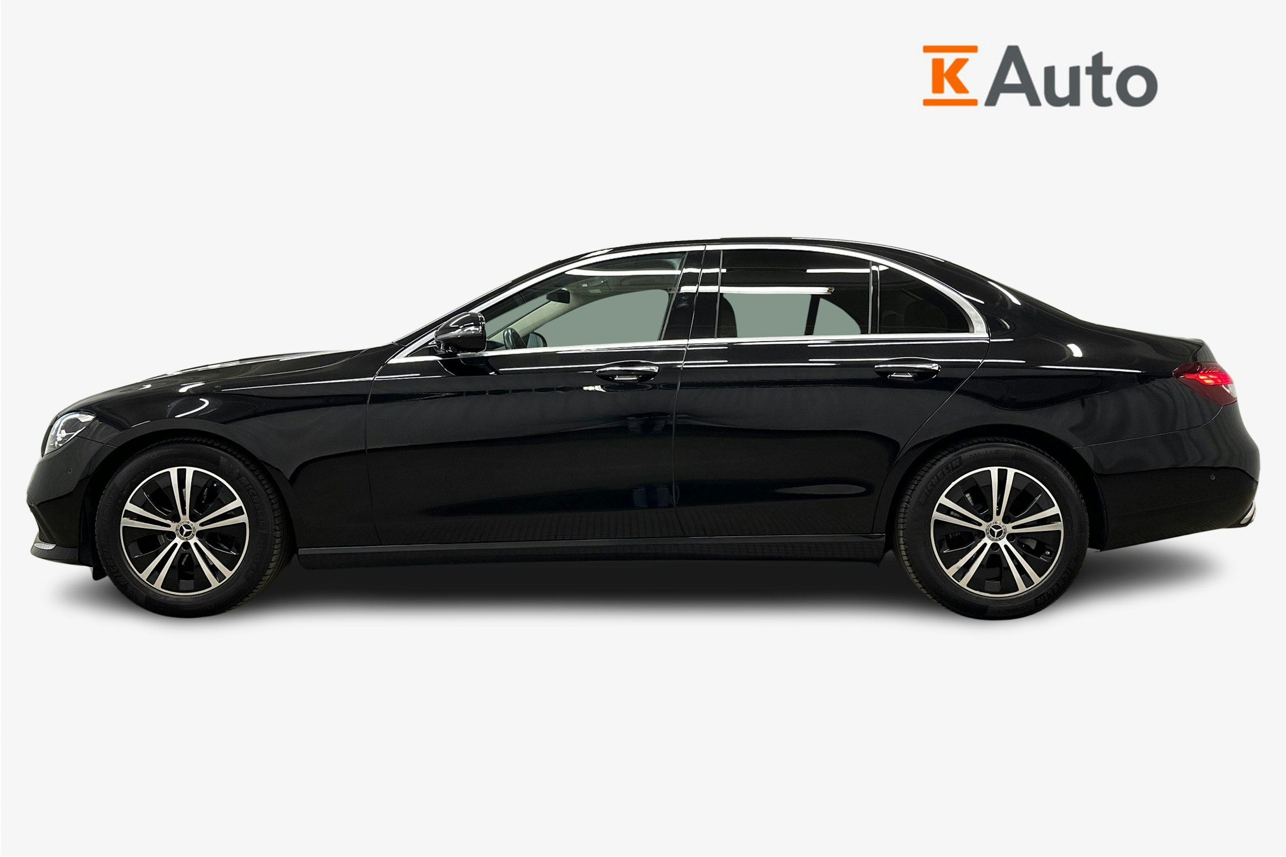 musta Mercedes-Benz E 2021 kuva 9.
