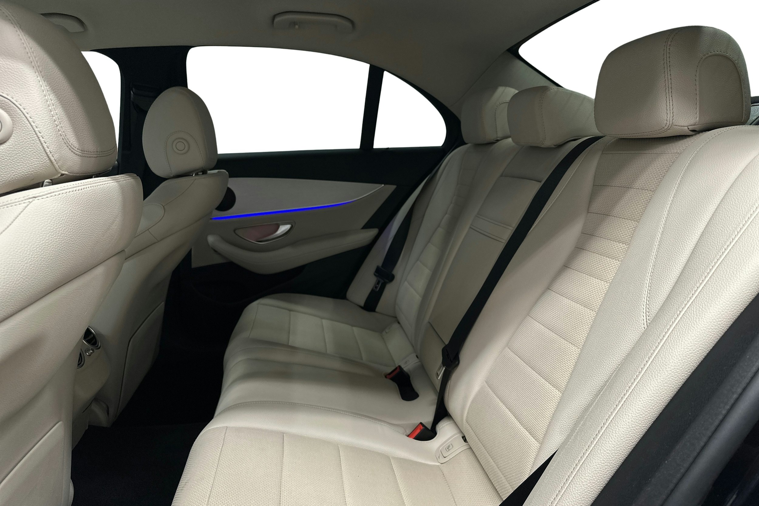 musta Mercedes-Benz E 2021 kuva 13.