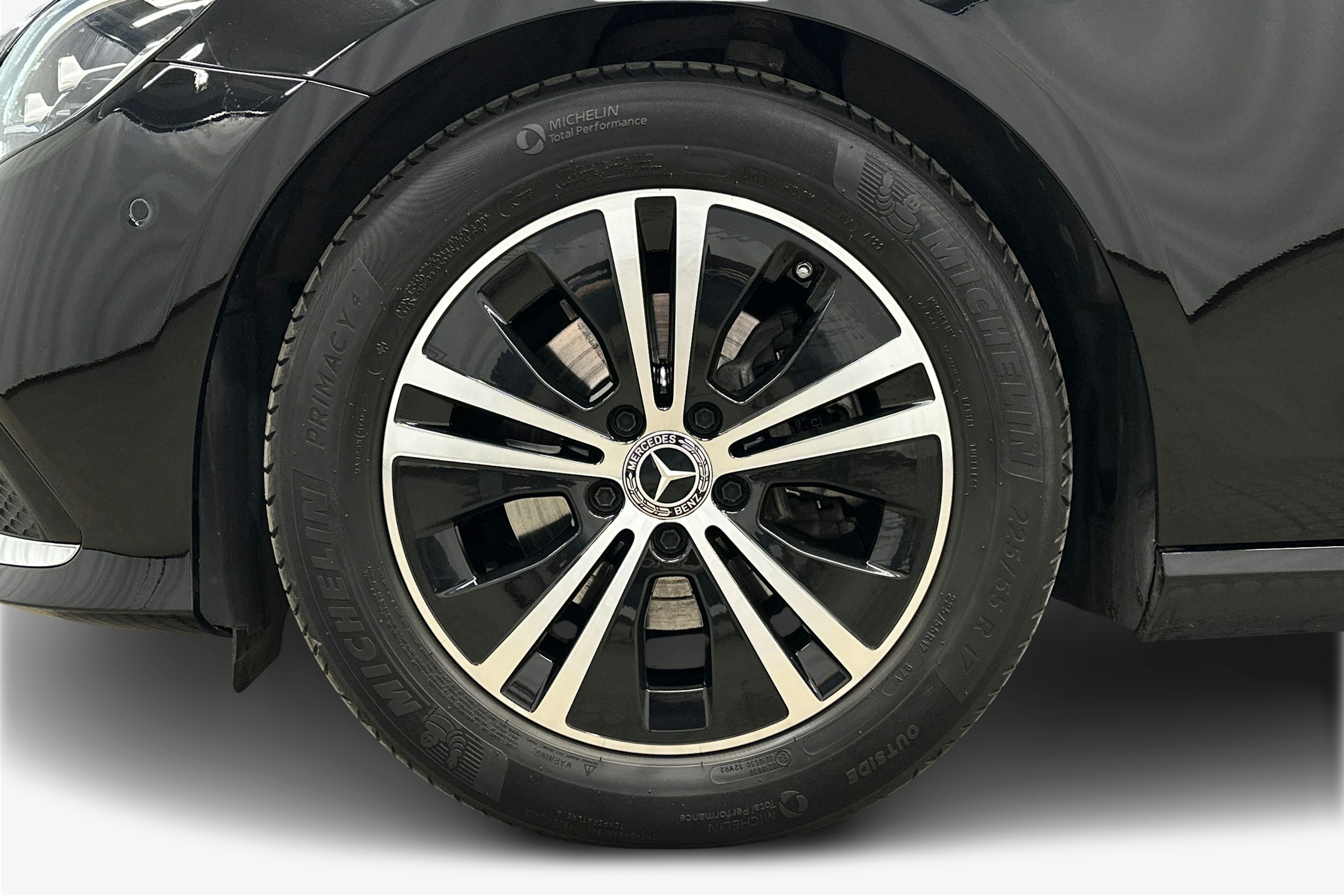 musta Mercedes-Benz E 2021 kuva 14.