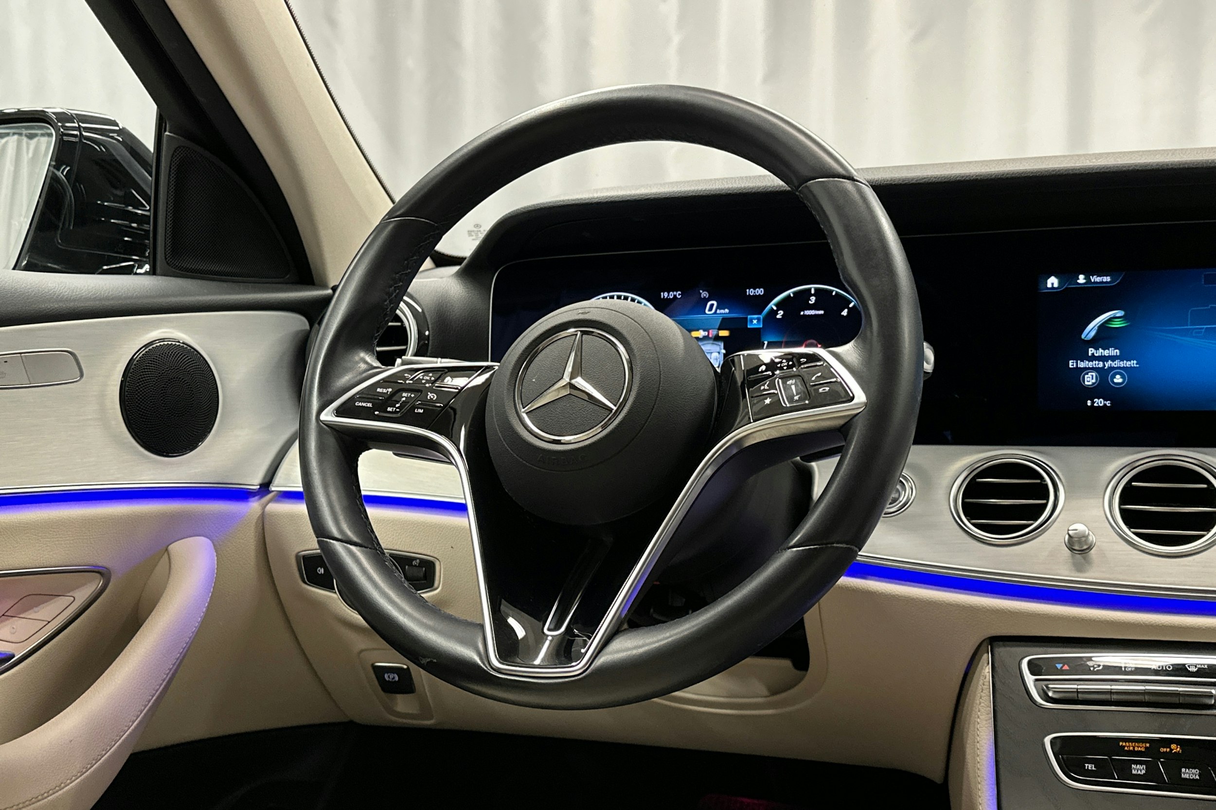 musta Mercedes-Benz E 2021 kuva 20.