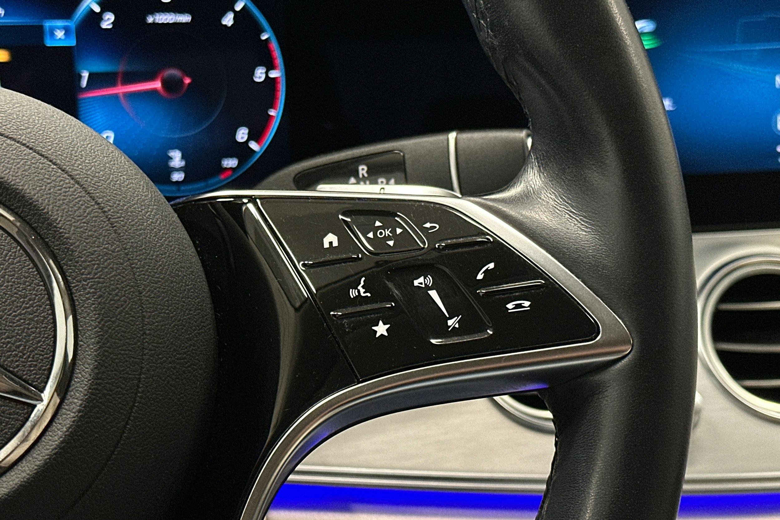 musta Mercedes-Benz E 2021 kuva 22.