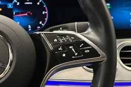 musta Mercedes-Benz E 2021 kuva 22.