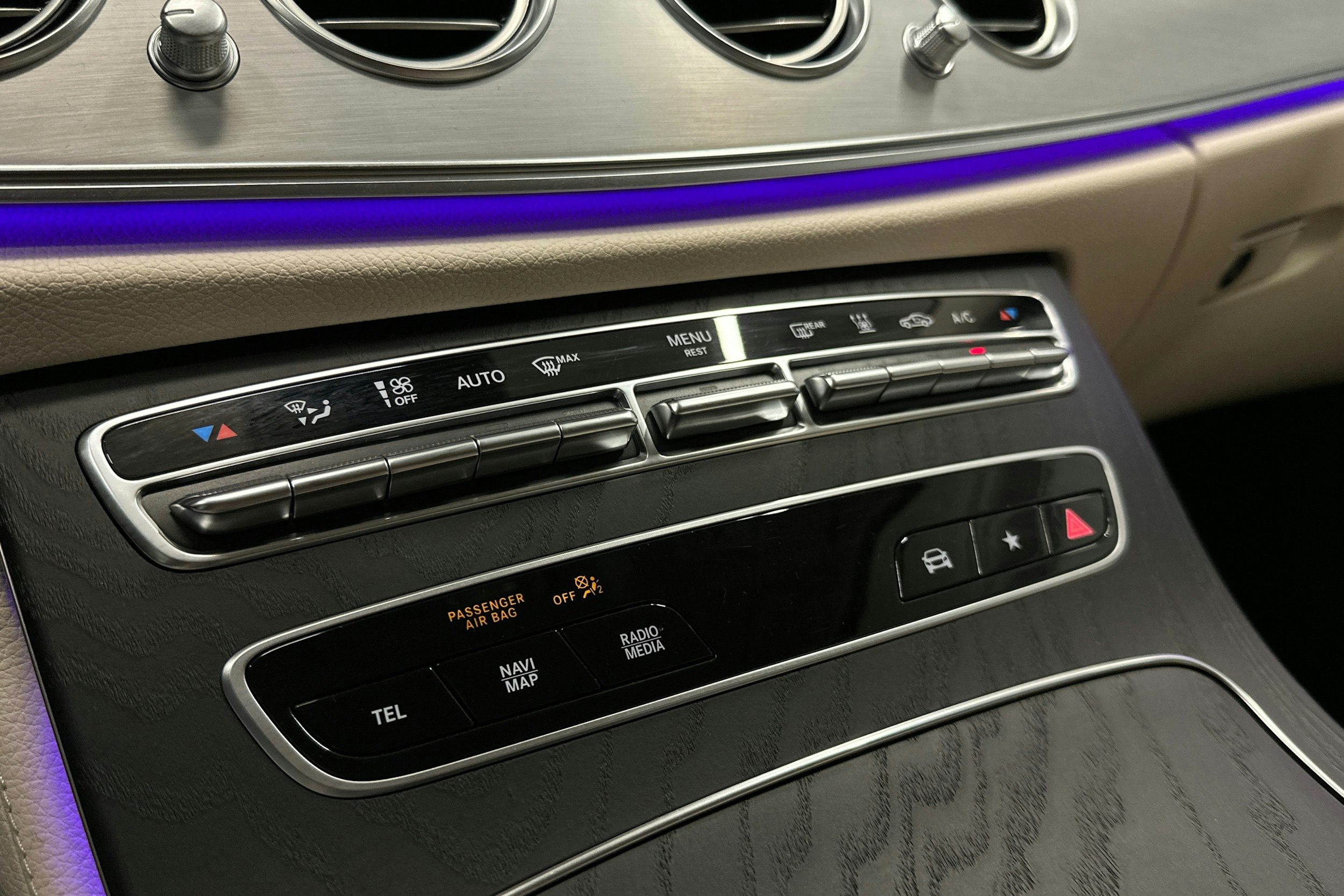 musta Mercedes-Benz E 2021 kuva 34.
