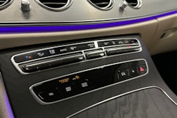 musta Mercedes-Benz E 2021 kuva 34.