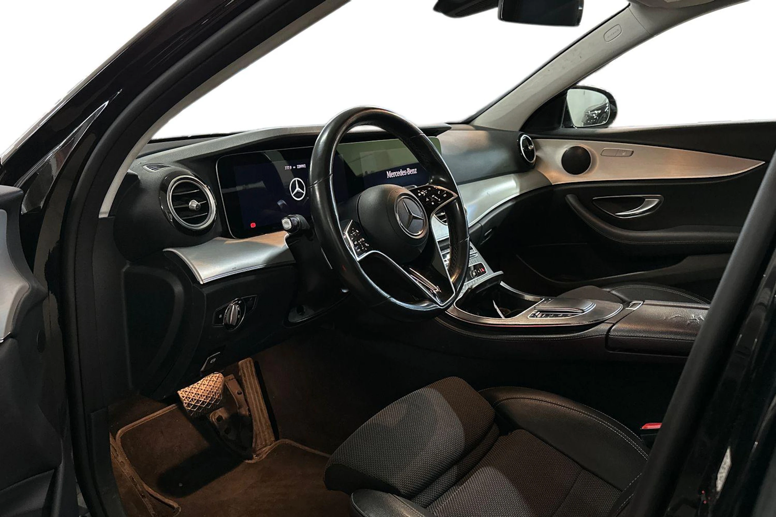 musta Mercedes-Benz E 2021 kuva 3.