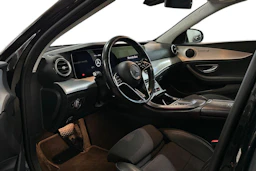 musta Mercedes-Benz E 2021 kuva 3.