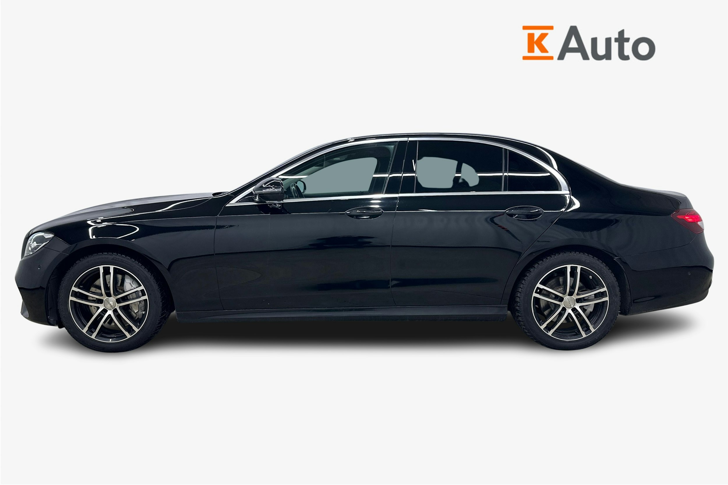 musta Mercedes-Benz E 2021 kuva 5.