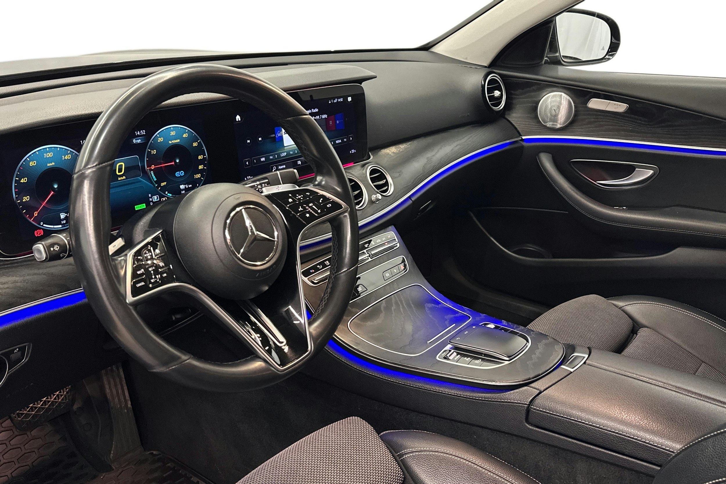 musta Mercedes-Benz E 2021 kuva 6.