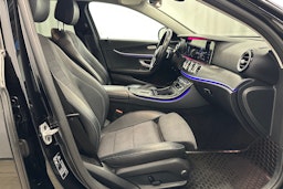 musta Mercedes-Benz E 2021 kuva 12.