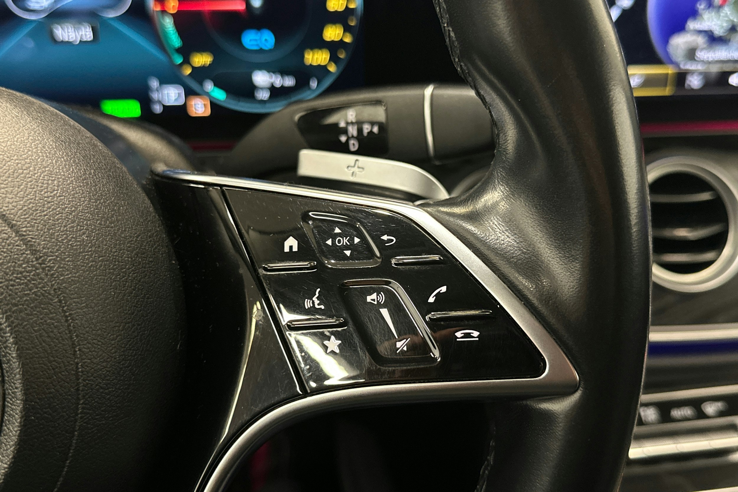 musta Mercedes-Benz E 2021 kuva 16.