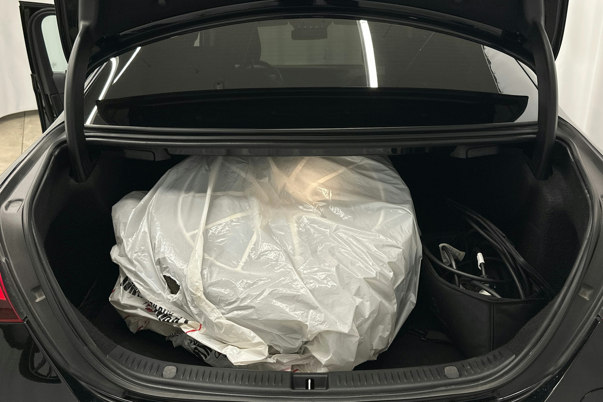 musta Mercedes-Benz E 2021 kuva 23.