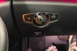 Valkoinen Mercedes-Benz E 2021 kuva 20.
