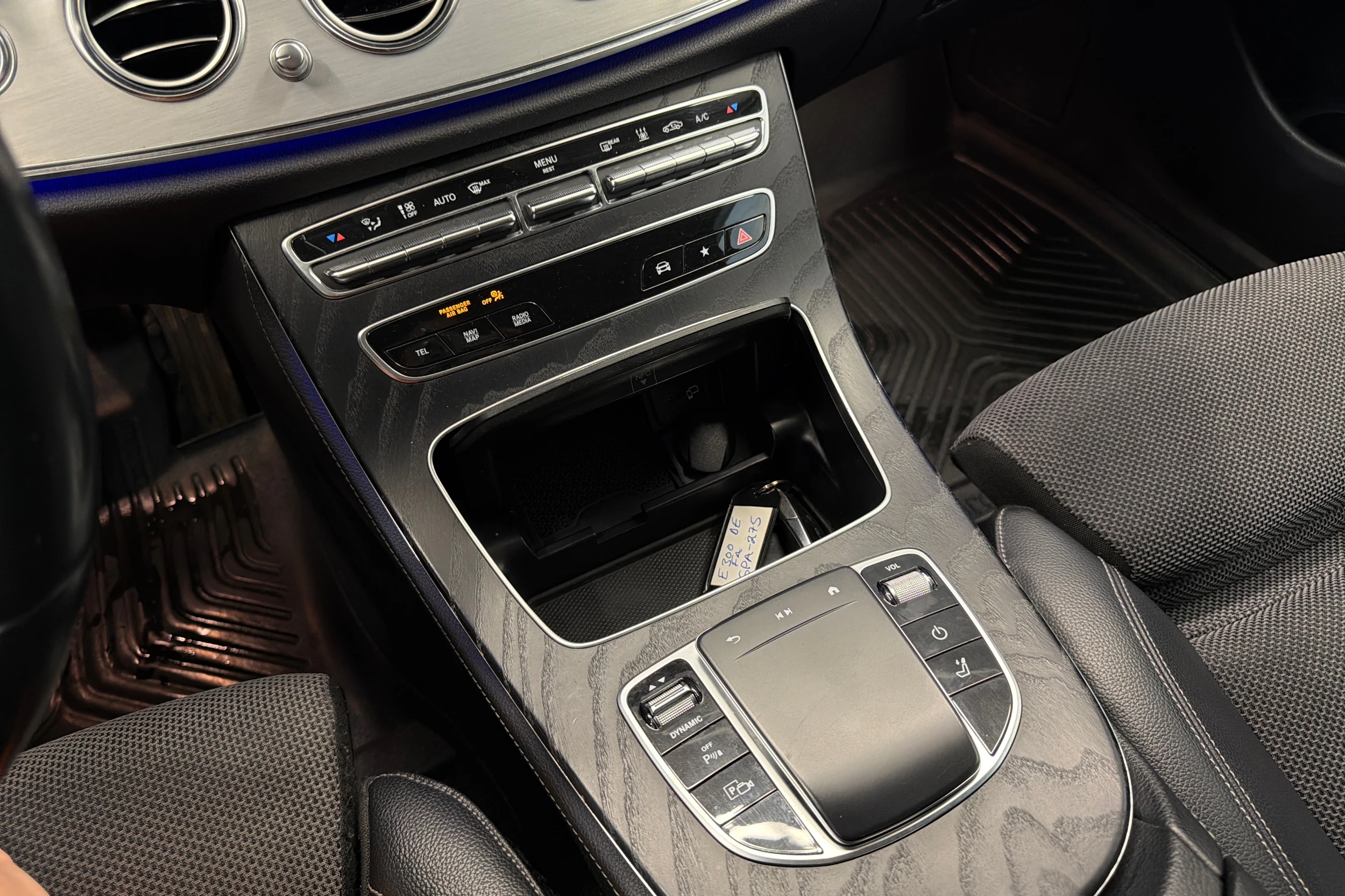 Valkoinen Mercedes-Benz E 2021 kuva 21.